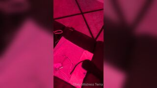 Mistress Terra -Tired of those dumb sluts on Twitter come see a real Dom [Flokossama]